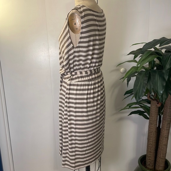 Croft & Barrow sleeveless v-neck belted stripe midi dress - Picture 3 of 7